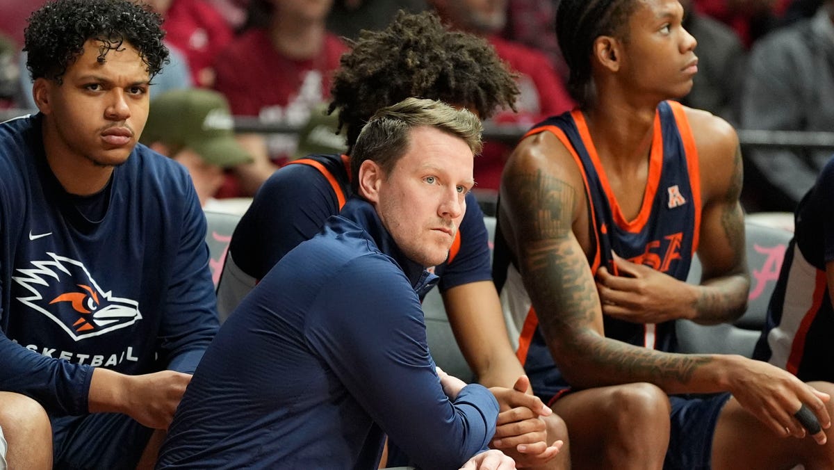 UTSA suspends coach Austin Claunch after arrest, school announces
