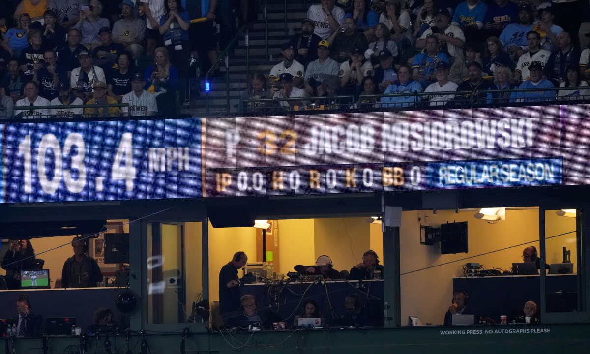 Brewers' Jacob Misiorowski sets World Series velocity record on his first pitch