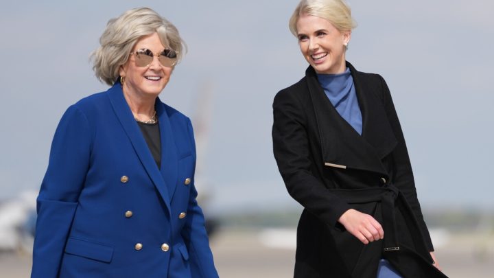 Who’s on Air Force One? Trump’s midterms entourage includes strategists, aides and aging athletes