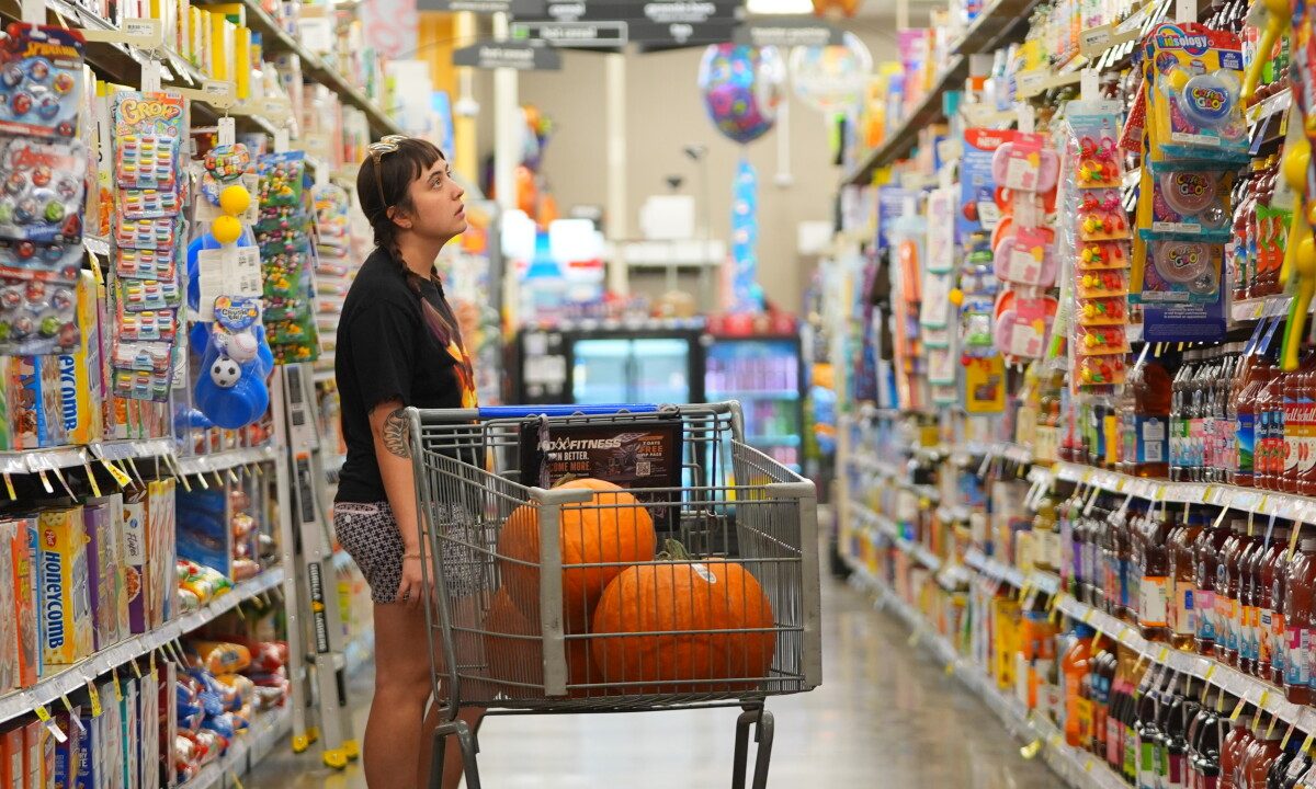Trump failed to stop inflation. Now Republicans may pay the price in the midterm elections