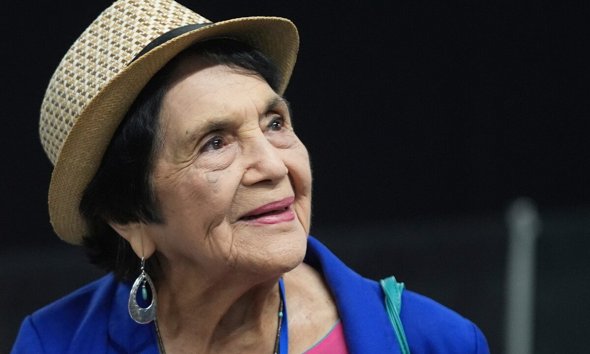 Fallece Dolores Huerta, influyente líder sindical, ícono feminista y de derechos civiles