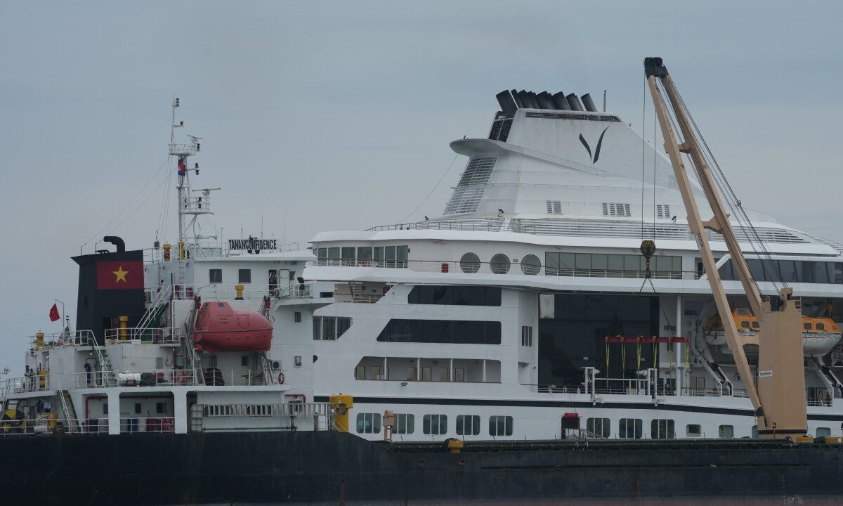 A US cruise ship suspends a global voyage in Asia due to fuel costs, stranding 200 passengers