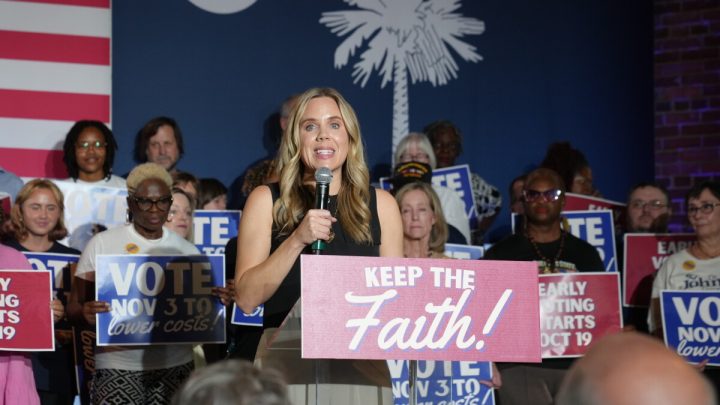 Trump vuelve a Carolina del Sur para impulsar a Darline Graham ante el creciente reto demócrata