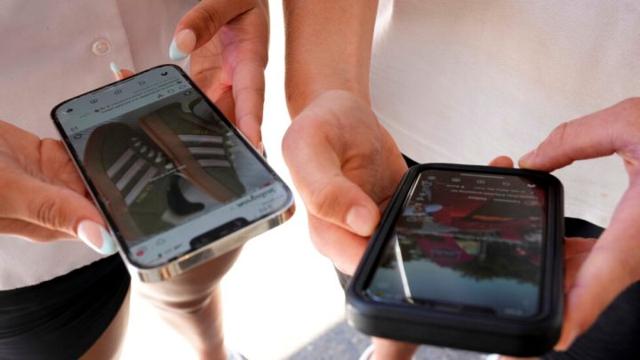 Experts urge parents to prepare kids for possible livestreamed execution