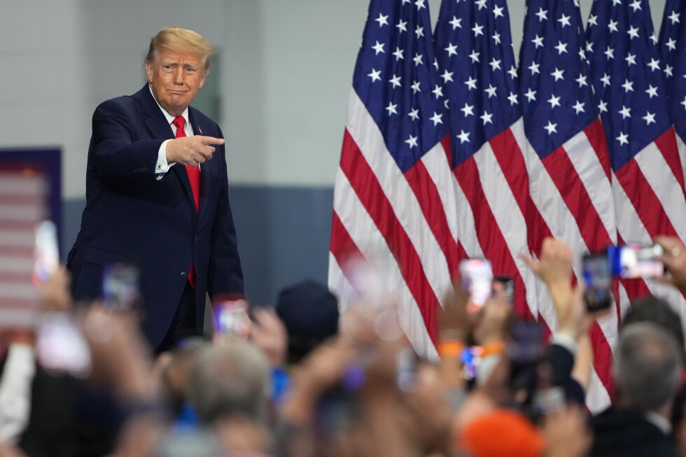 LIVE&nbsp;Trump travels to Alaska to campaign for GOP candidates ahead of midterms