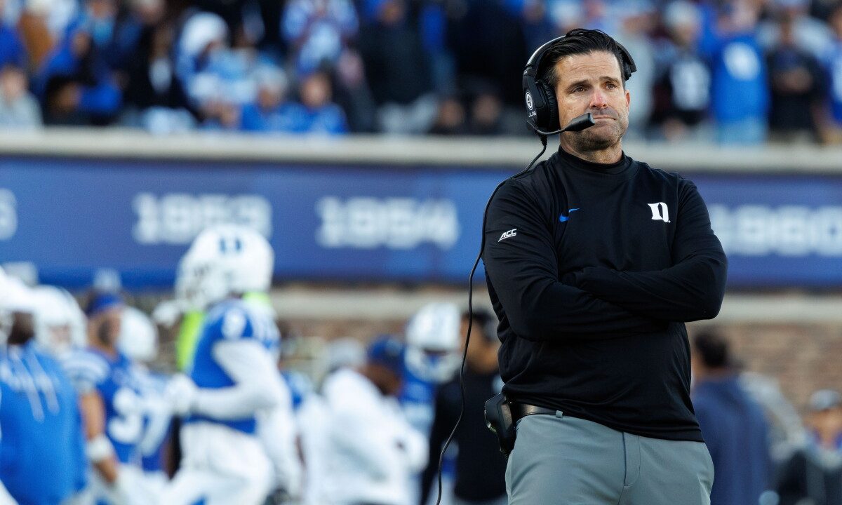 Duke's Robinson apologizes for on-field incident with female training staffer during injury stoppage
