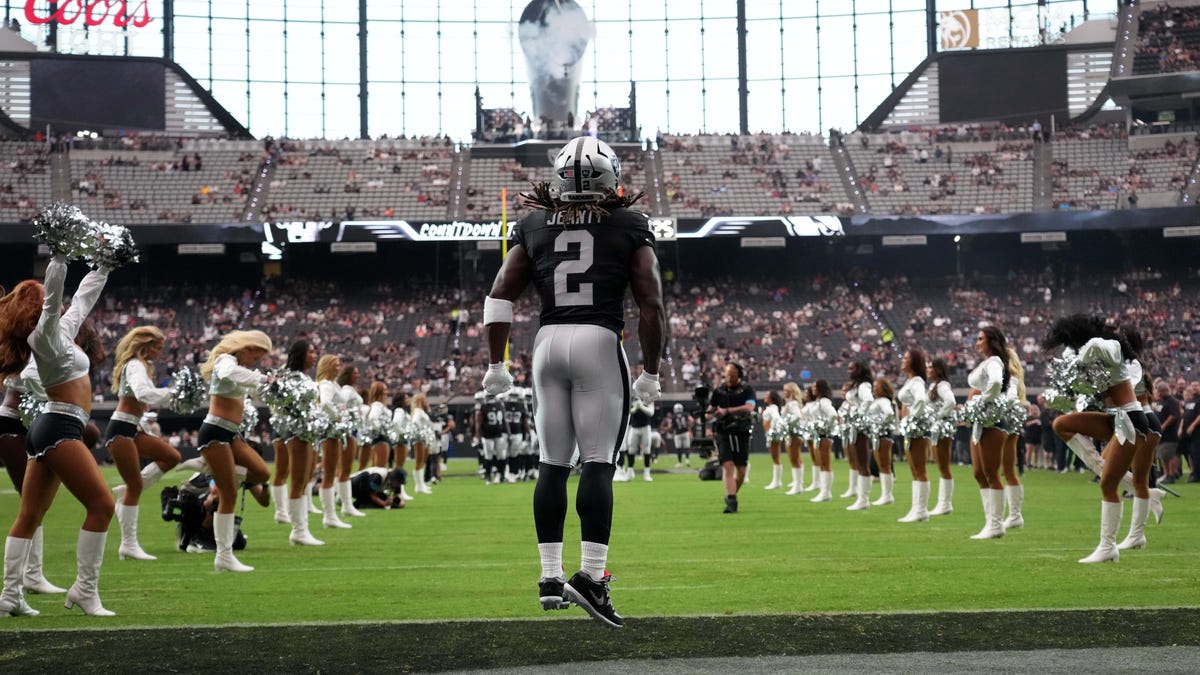 Klint Kubiak's 2 word reply on report Raiders could sit RB Ashton Jeanty