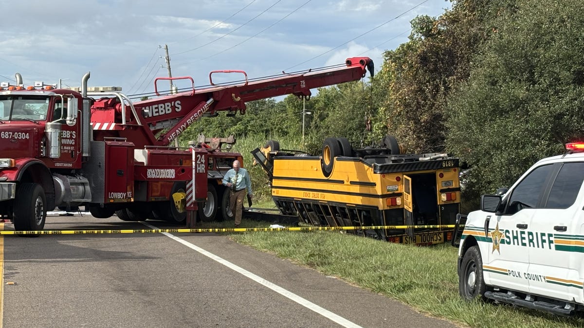 Florida school bus crash leaves 2 dead, including student