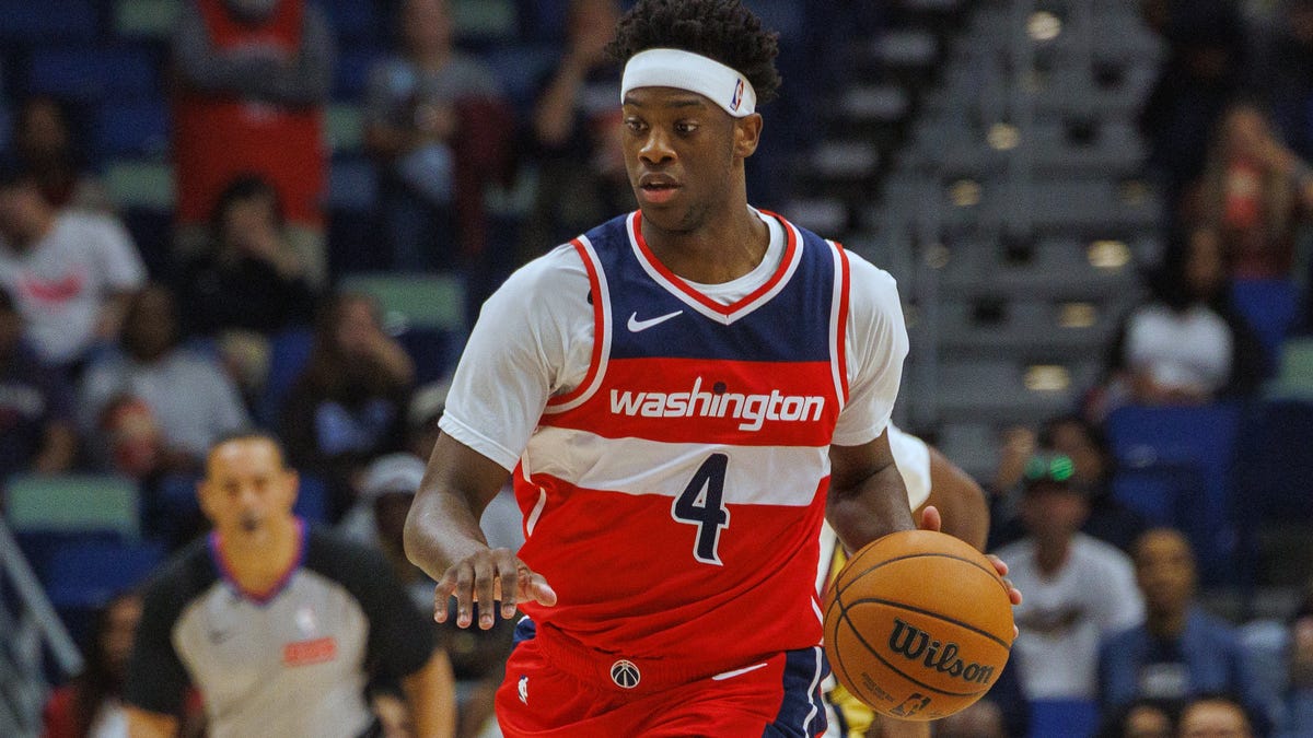 No. 1 overall pick AJ Dybantsa exits Wizards' preseason game with ankle injury