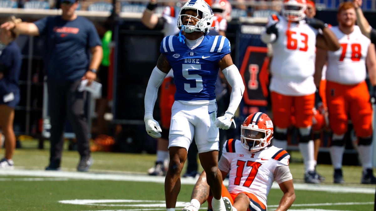 Duke football player apologizes for viral swipe at trainer