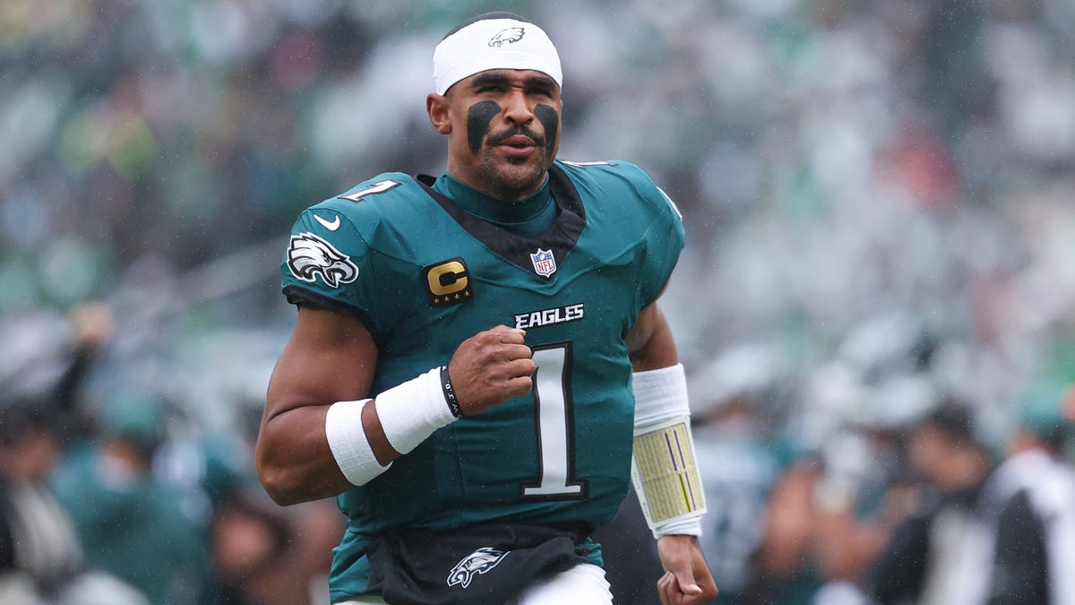 Top NFL doctor pans 'nonsense' criticism of Jalen Hurts' blood clot care