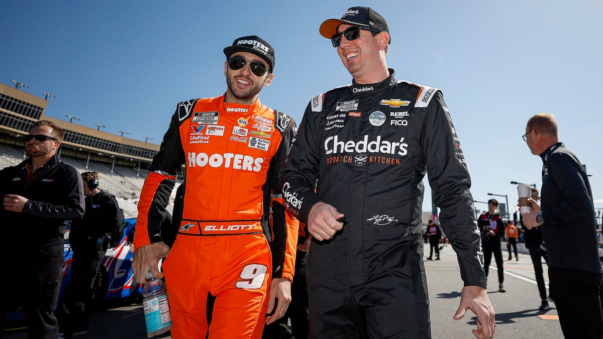 Kyle Busch never thought he’d win NASCAR’s fan award. Chase Elliott wants to change that