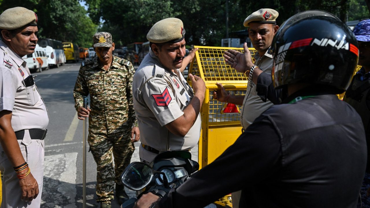 Police detain leaders of India’s ‘cockroach’ movement at New Delhi protest