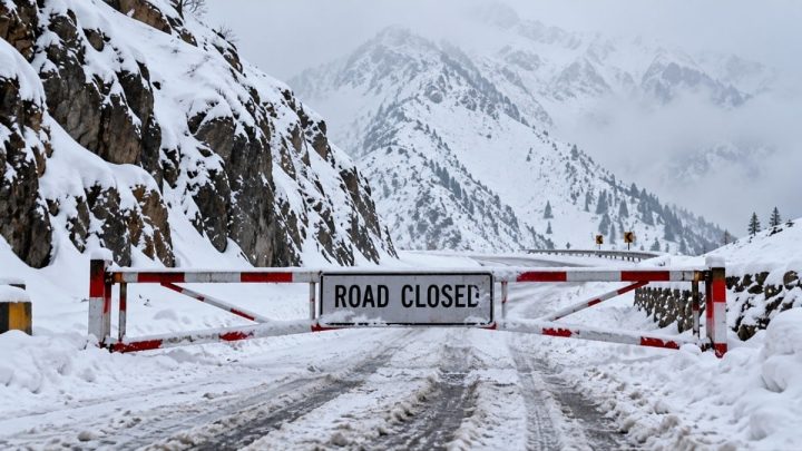Snowfall Forces Closure of Babusar Highway