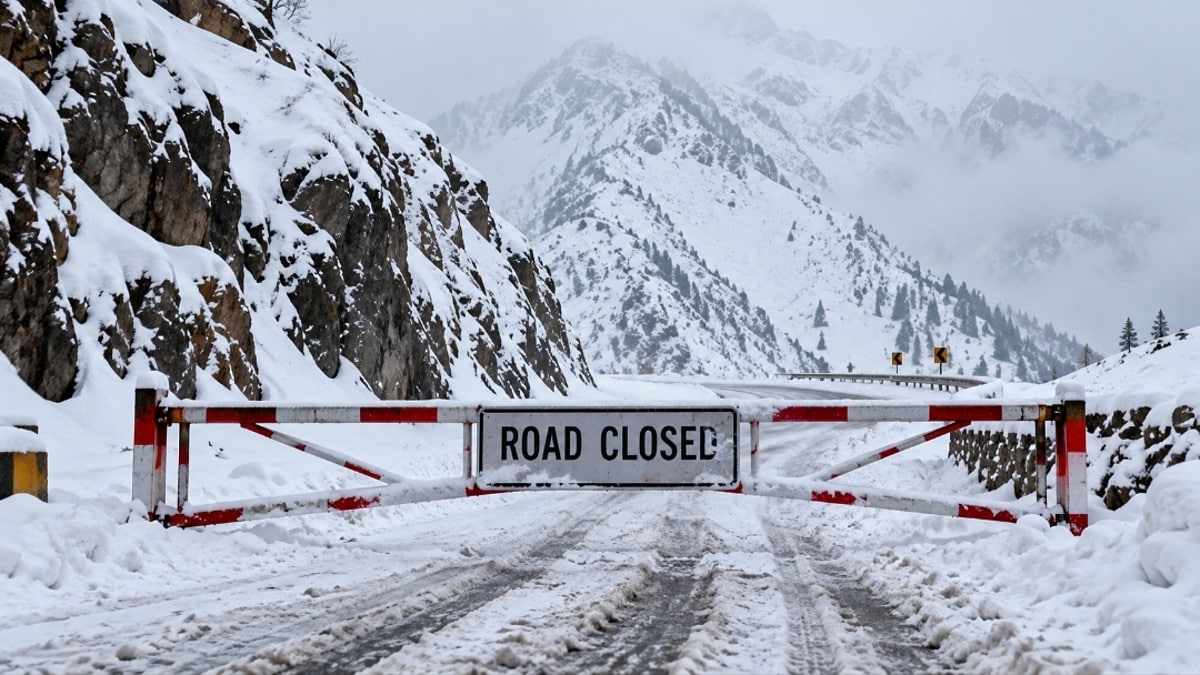 Snowfall Forces Closure of Babusar Highway