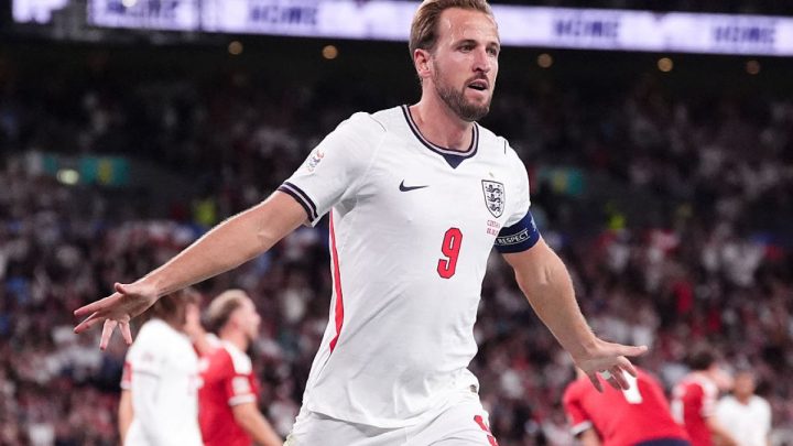 Harry Kane equals England record, scores twice in 3-0 win over Czechia