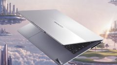 Lenovo Launches 990g Laptop With 2.8K OLED and Dual SSD Slots