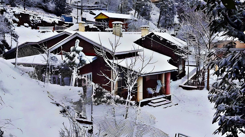 Rain, Snowfall Lower Temperatures in Azad Kashmir
