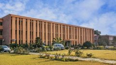 Sindh Considers Raising Retirement Age for University Teachers