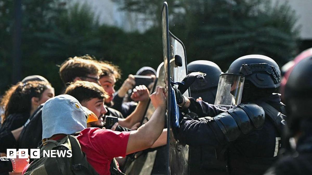 School protests send shivers down French government's spine
