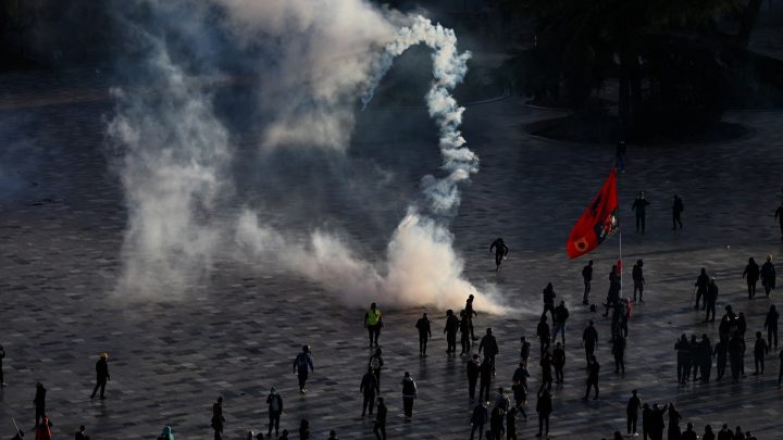 Thousands gather at new Albanian antigovernment rally