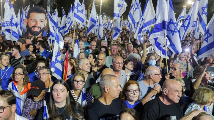 Thousands of Israelis rally against Netanyahu gov’t days before election