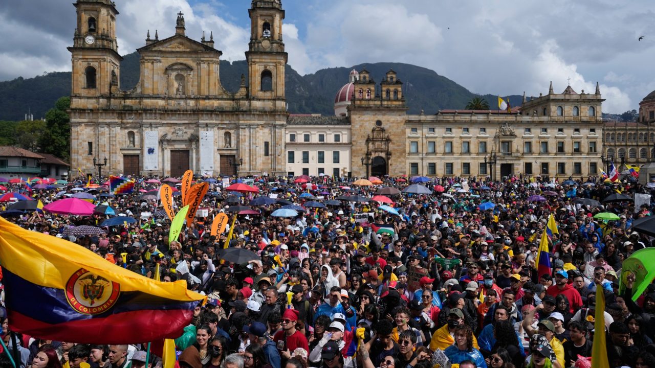 Colombia opposition groups launch protest against de la Espriella’s cuts