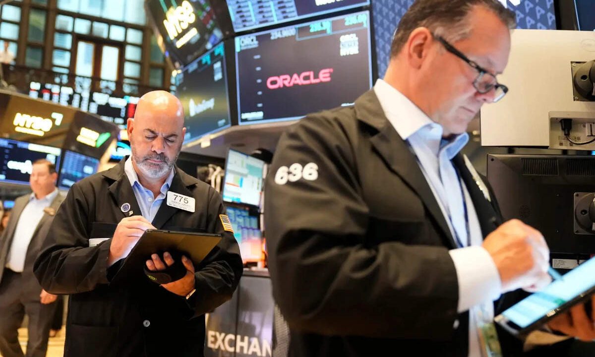 S&P 500 climbs to record highs on earnings optimism