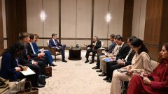 Khawaja Asif Mocks Ed Miliband