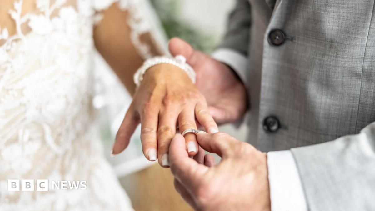 Police investigate Married at First Sight Australia after 'inappropriate' allegations