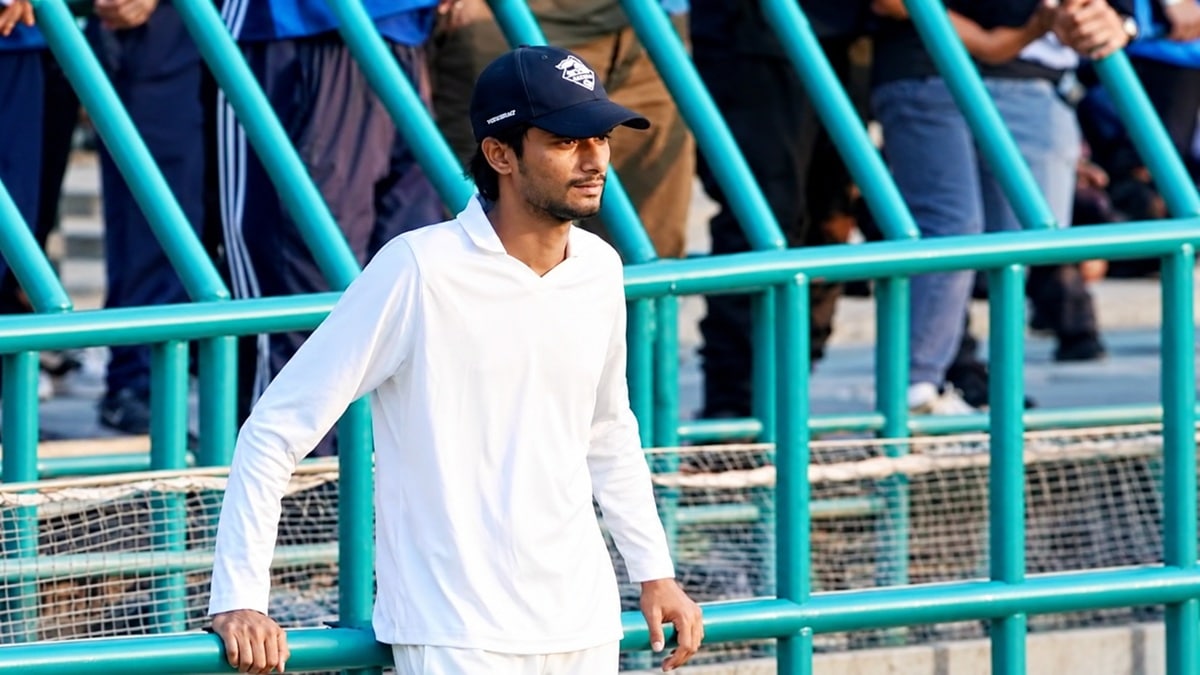 No Look Catch – Ball Boy Stuns in Pak VS SL Match