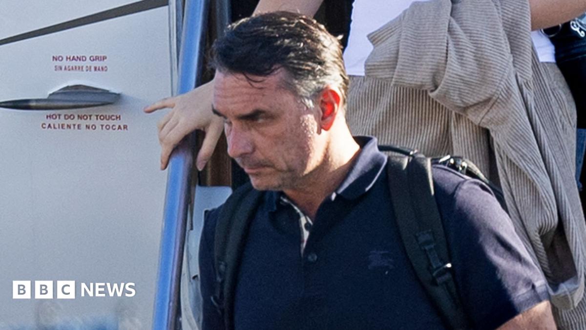 Flávio Bolsonaro calls himself 'leader of Brazil' after election loss