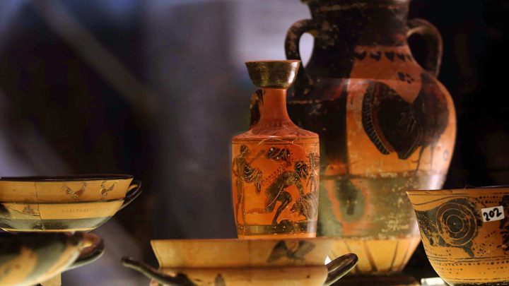 Israel returns 22 stolen ancient artefacts to Greece