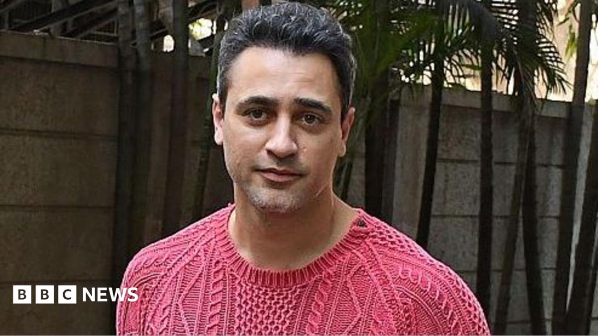 Actor Imran Khan ordered to leave India after participating in protest
