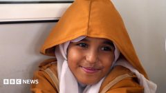 Children brave snipers and mortars to go to school near Yemen front line
