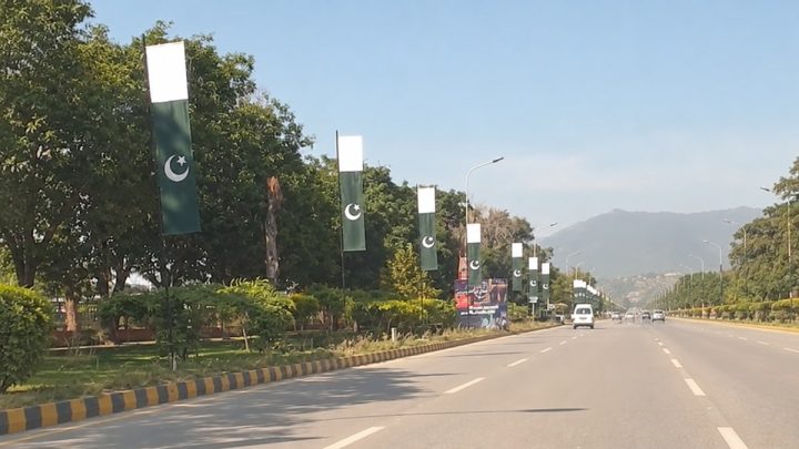 Pakistani Flags With Wrong Design Displayed in Islamabad