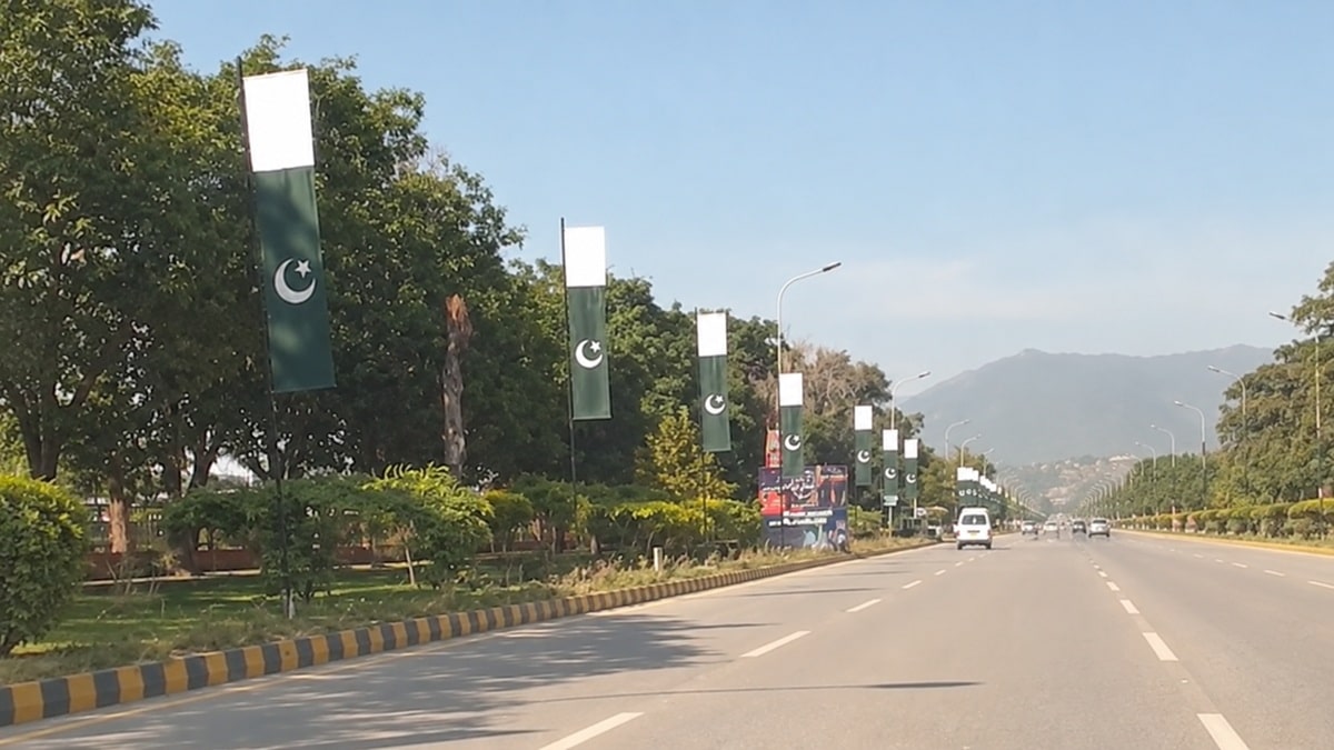 Pakistani Flags With Wrong Design Displayed in Islamabad