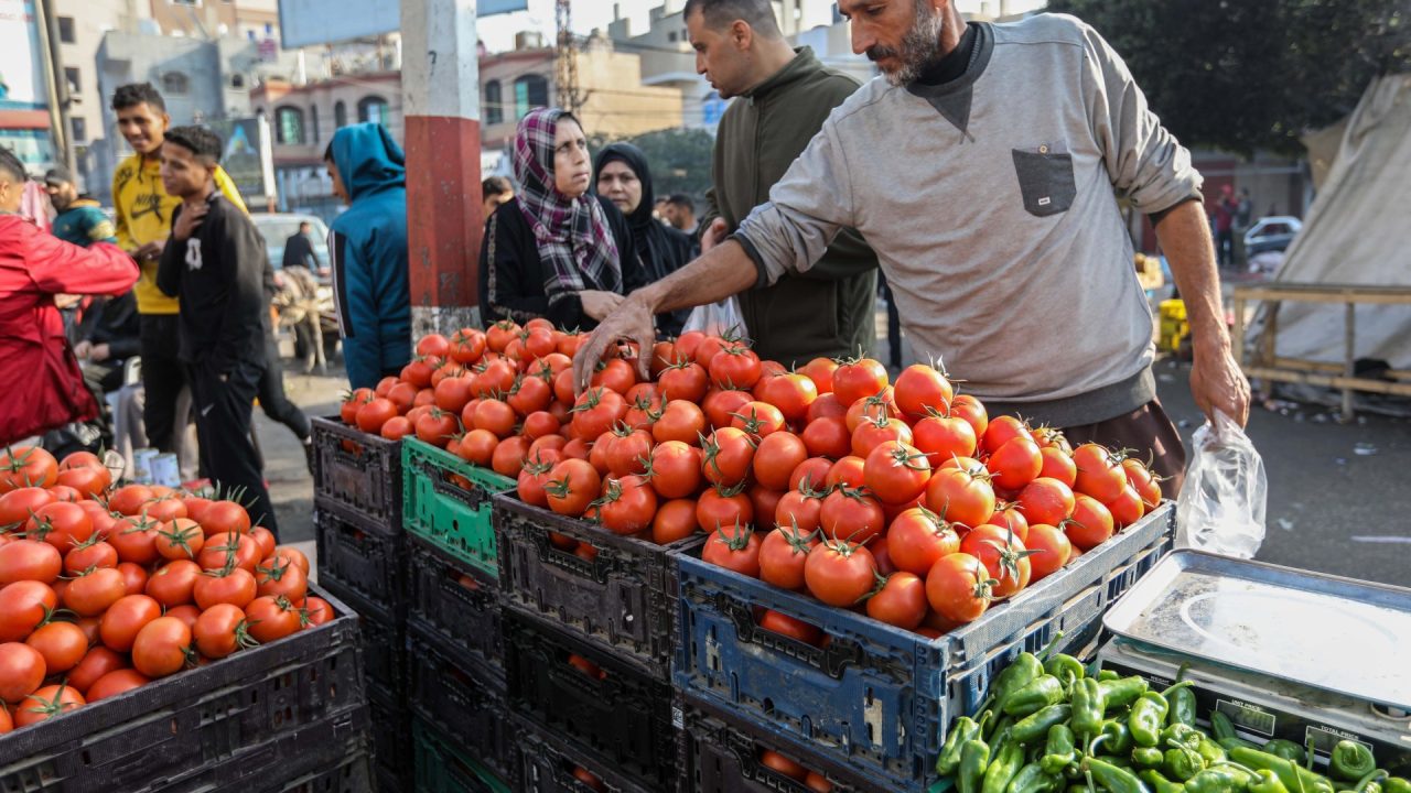 Israel halts commercial goods from entering Gaza; Hamas denies tax claims