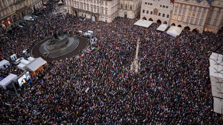 Thousands protest in Prague against public media funding reforms
