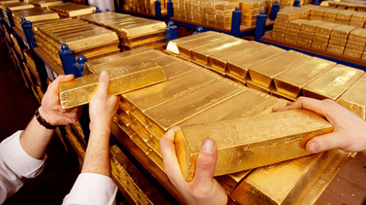 Gold Stable, Silver Down
