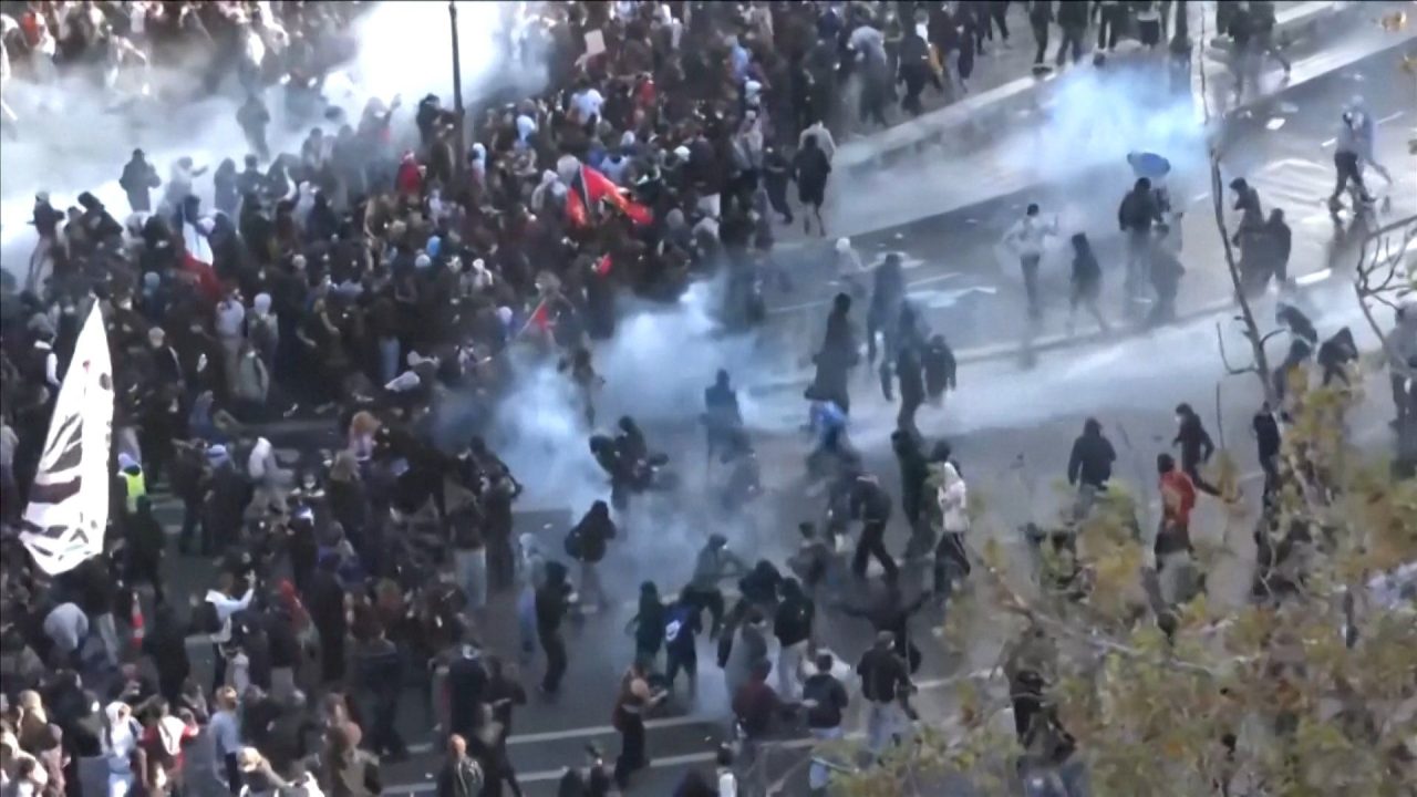 Police use tear gas and water cannons on student protestors in Paris