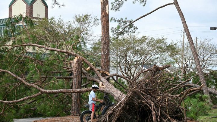 Hurricane Isaias kills four, leaves 650,000 without power in Florida