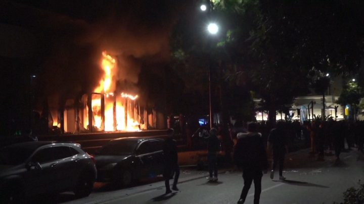 Albanian Ministry of Justice on fire as education protesters riot