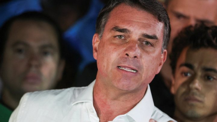 Flávio Bolsonaro vows to continue father’s political fight in Brazil