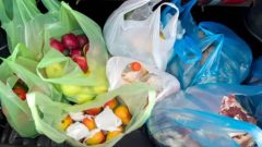 Islamabad Arrests 88 Shopkeepers for Using Plastic Bags
