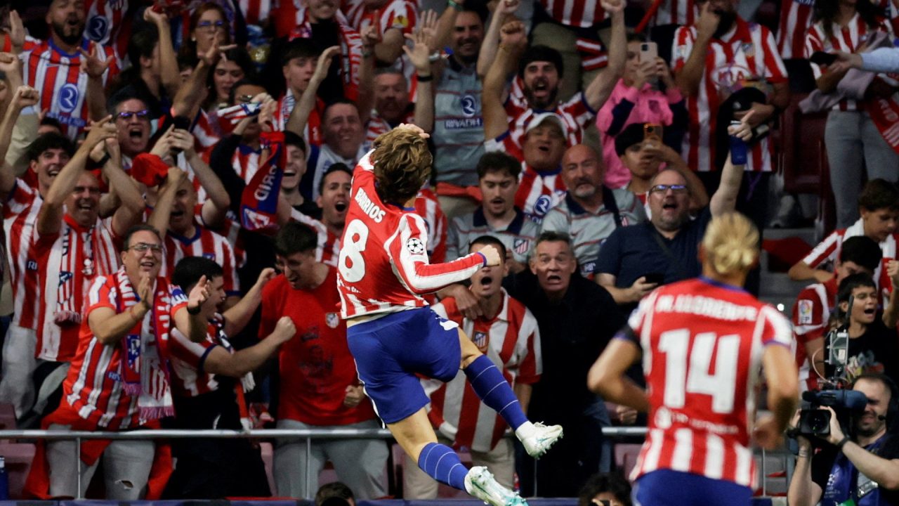 Atletico Madrid beat Manchester United 2-0 as winless run continues