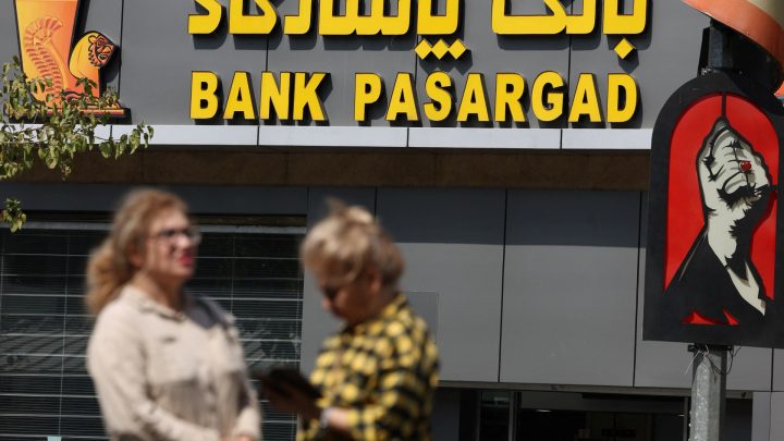 How do Iranians move money abroad to avoid US sanctions?
