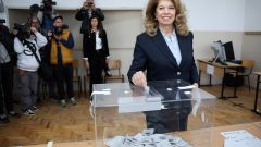 Bulgaria election heads to a run-off amid low voter turnout